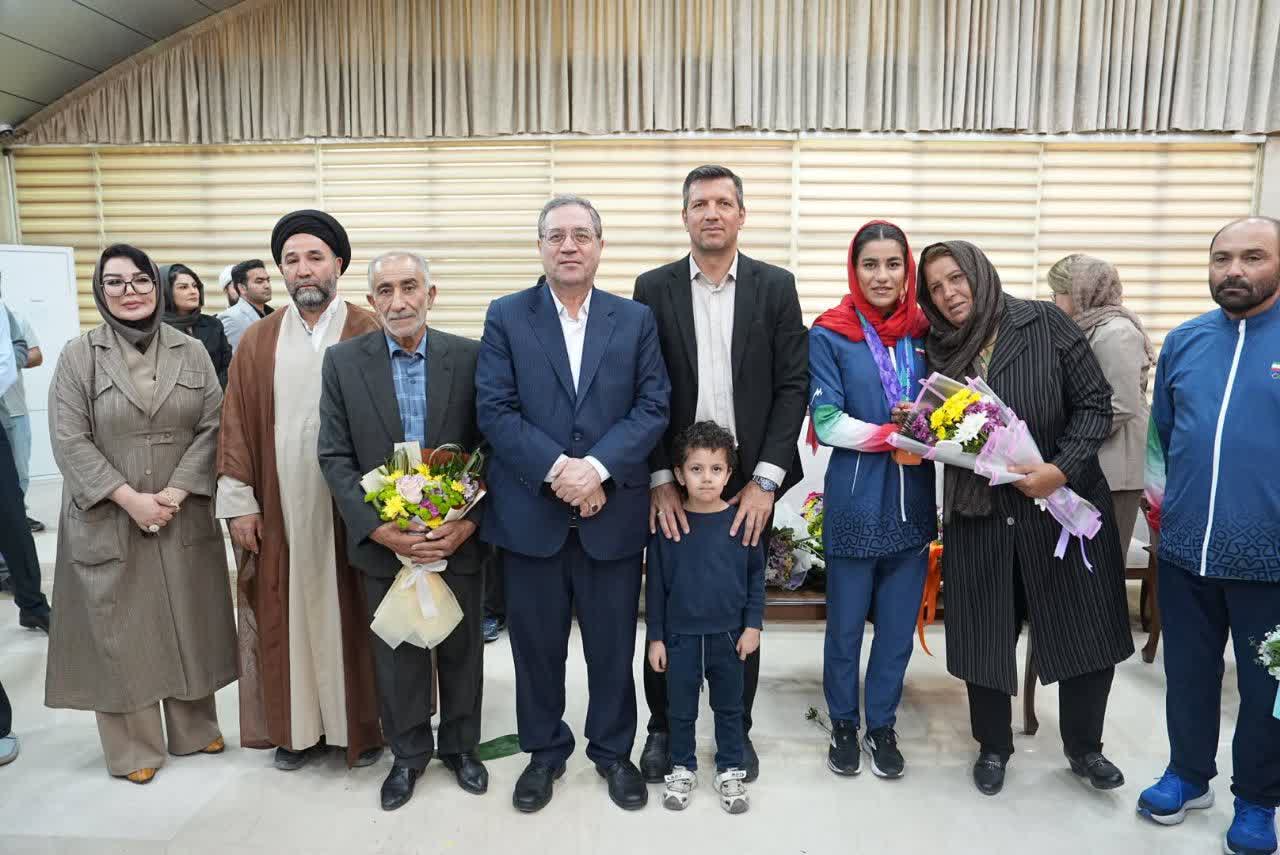 استقبال غرورآفرین از قهرمانان آذربایجانغربی در بازگشت از بازیهای آسیایی 2026 + تصاویر