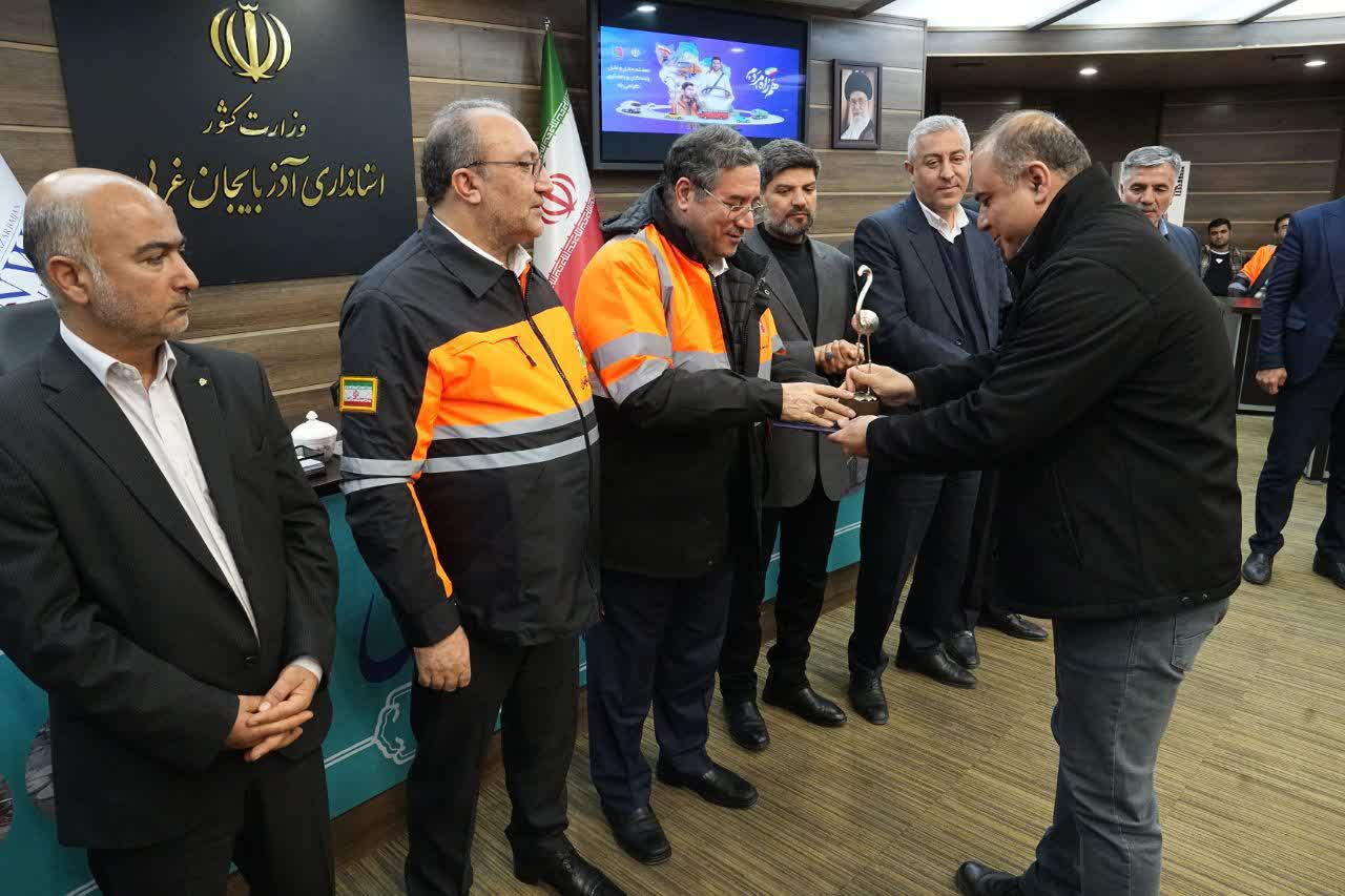 برگزاری نشست صمیمی استاندار آذربایجانغربی با فعالان حملونقل جادهای + تصاویر