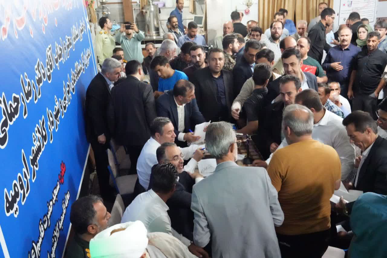 برگزاری میز خدمت محلهمحور بهمناسبت هفته دولت در ارومیه + تصاویر