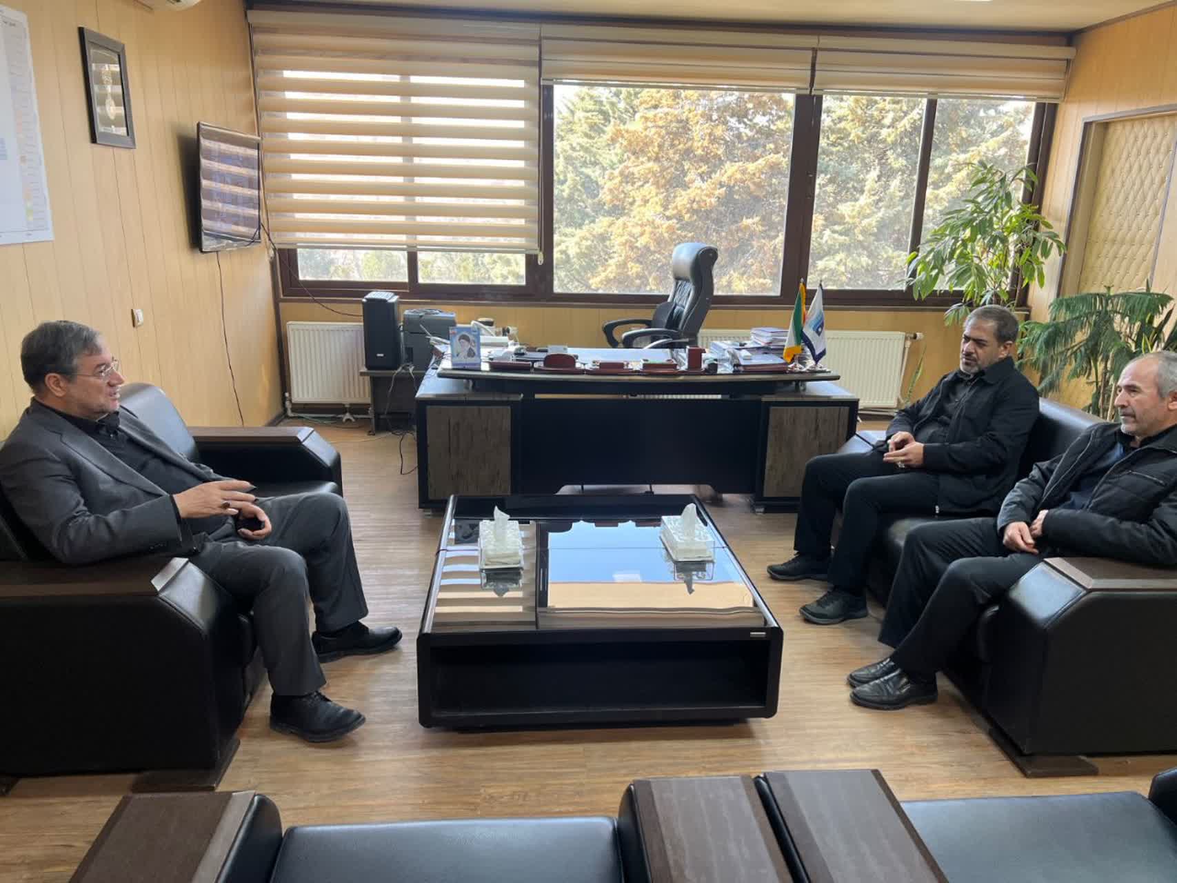 بازدید استاندار آذربایجان‌غربی از شرکت آب منطقه‌ای استان