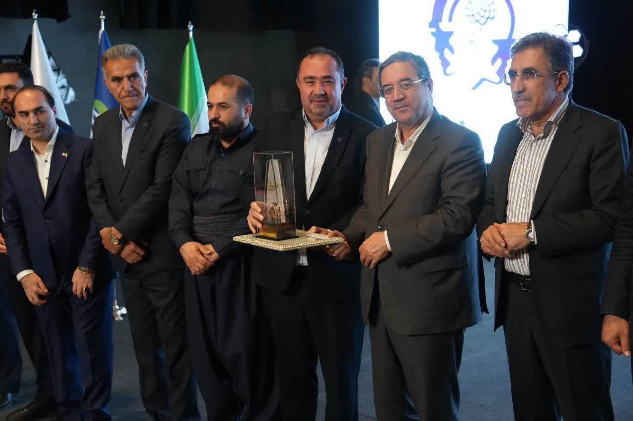 برگزاری آیین تجلیل از صنعتگران، معدنکاران و پیشکسوتان عرصه تولید در آذربایجانغربی + تصاویر