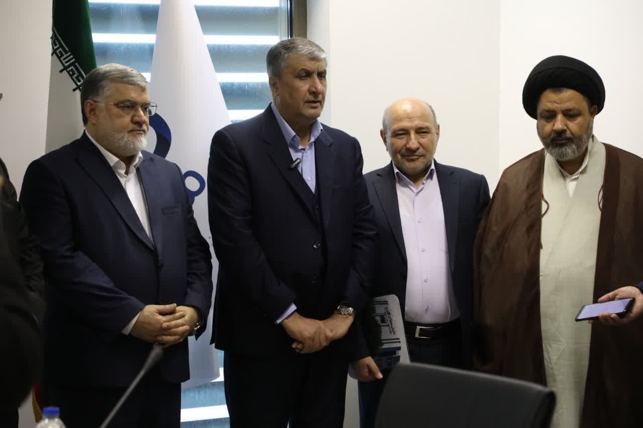 معاون رئیس جمهور و رئیس سازمان انرژی اتمی ایران وارد ماکو شد + تصاویر