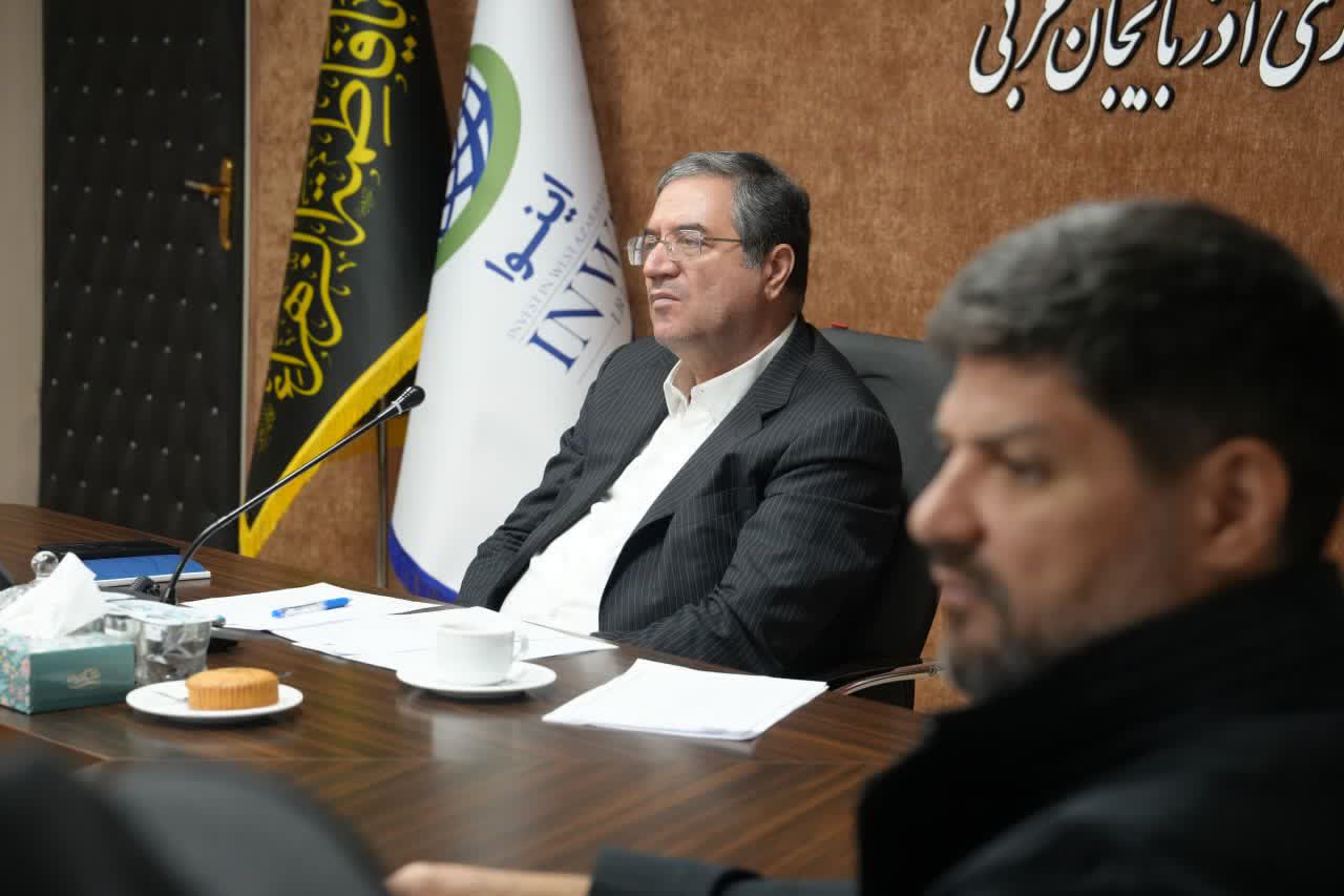 برگزاری جلسه ساماندهی واحدهای صنعتی و خدماتی برداشت نمک از بستر دریاچه ارومیه + تصاویر