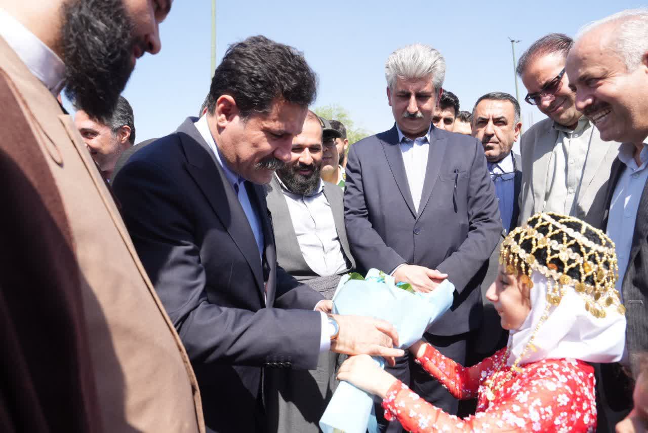 معاون رئیسجمهور وارد شهرستان مهاباد شد + تصاویر