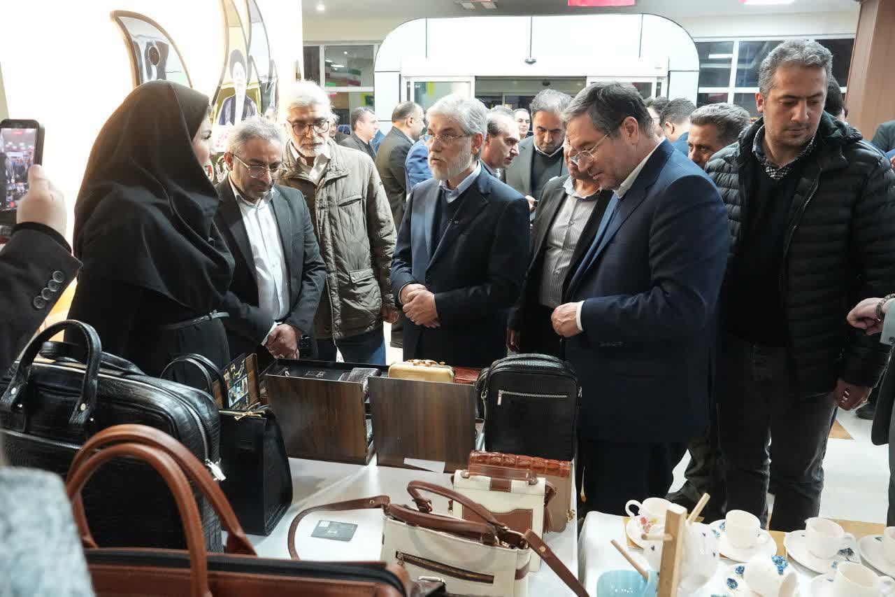 بازدید وزیر علوم و استاندار آذربایجان‌غربی از نمایشگاه صنایع‌دستی استان + تصاویر