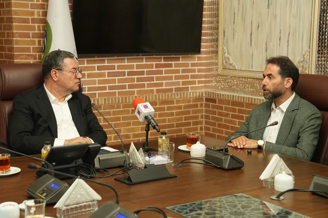 برگزاری نشست مشترک دبیر کارگروه ساماندهی مد و لباس کشور با استاندار آذربایجانغربی