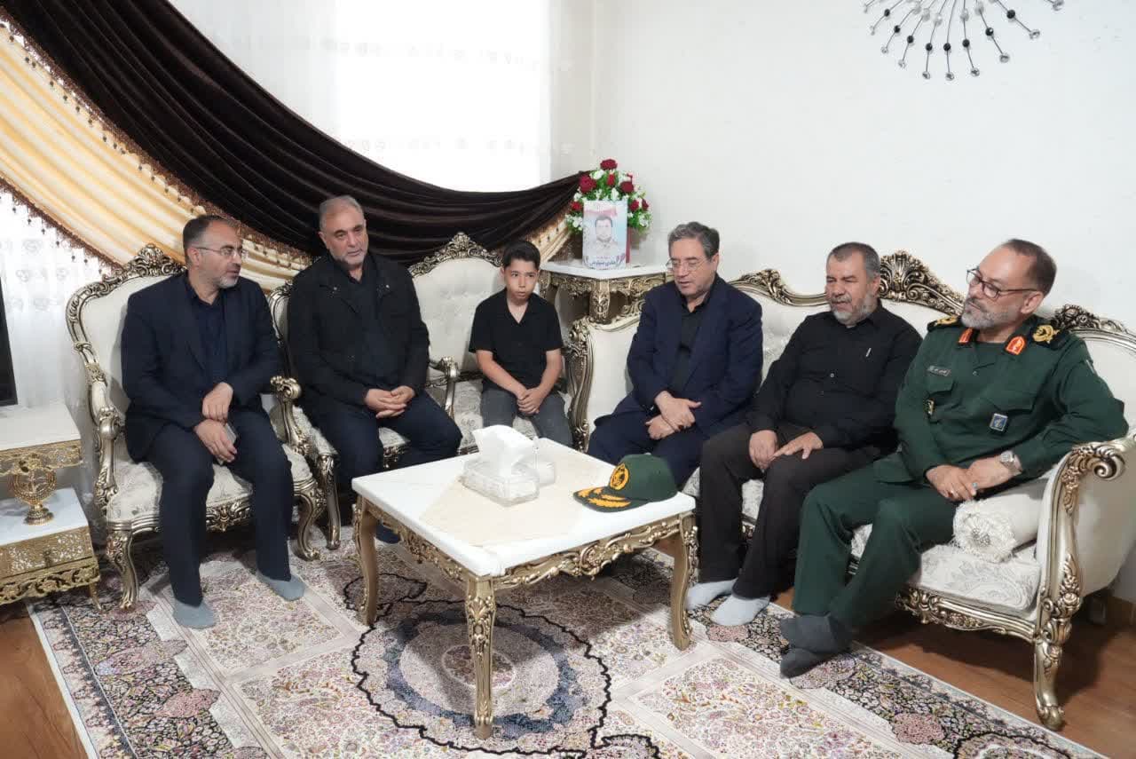 تکریم خانواده شهدای اقتدار ایران در ارومیه + تصاویر