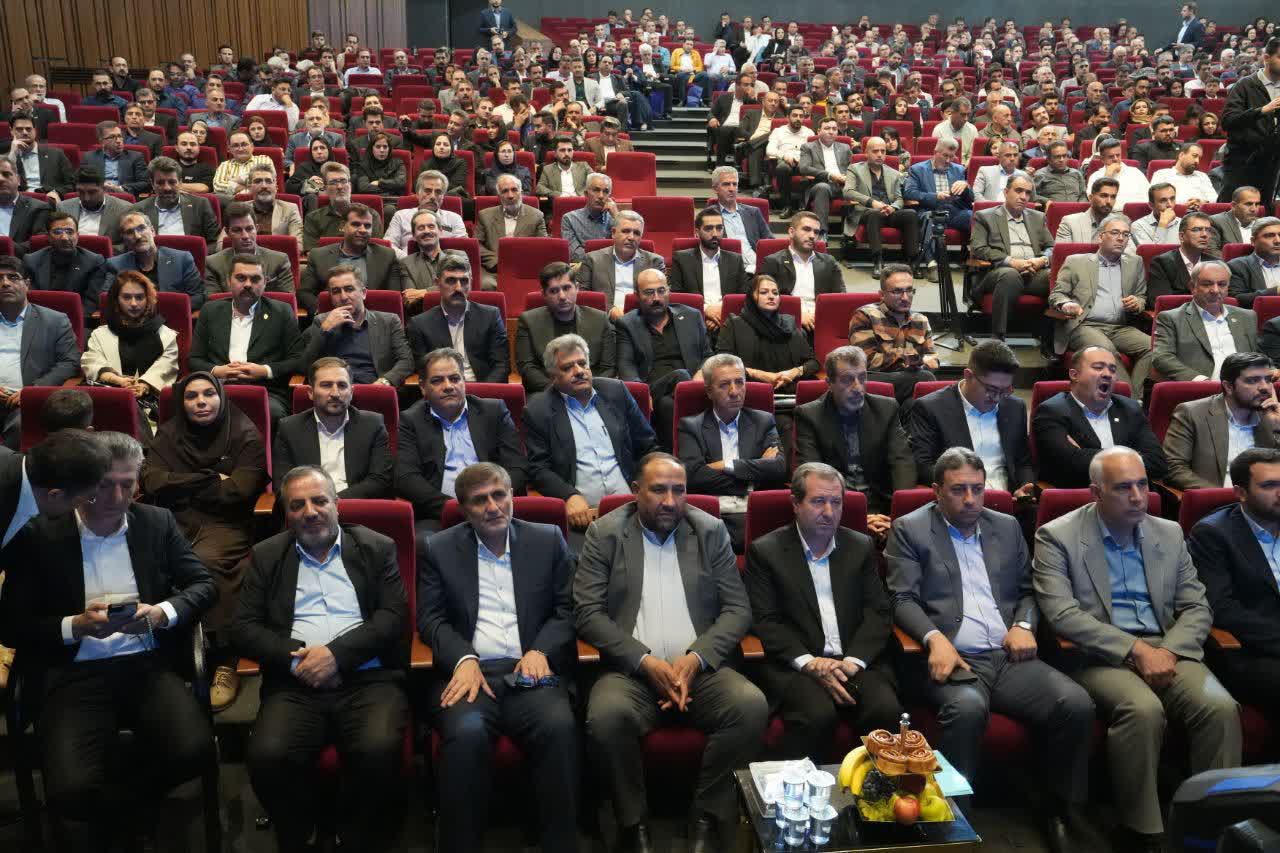 برگزاری آیین تجلیل از صنعتگران، معدنکاران و پیشکسوتان عرصه تولید در آذربایجانغربی + تصاویر