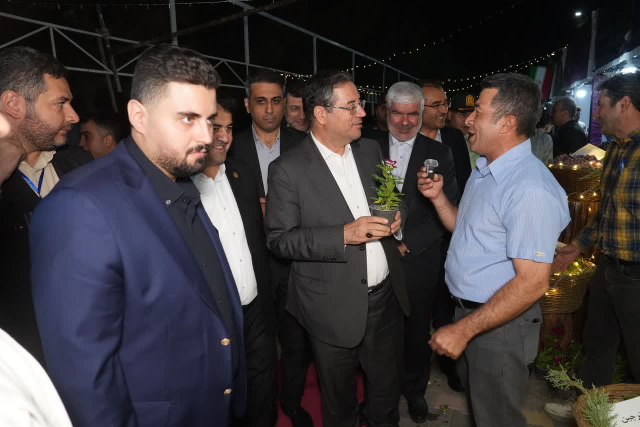 آلبوم تصویری / آغاز هشتمین جشنواره انگور ارومیه