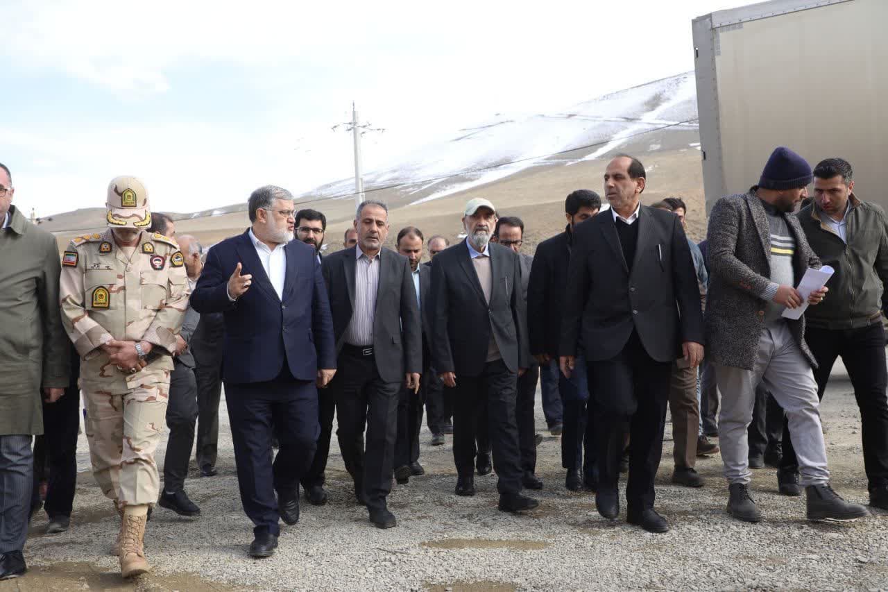 بازدید دبیر شورای عالی هماهنگی اقتصادی سران قوا و استاندار آذربایجانغربی از پایانه مرزی سرو + تصاویر