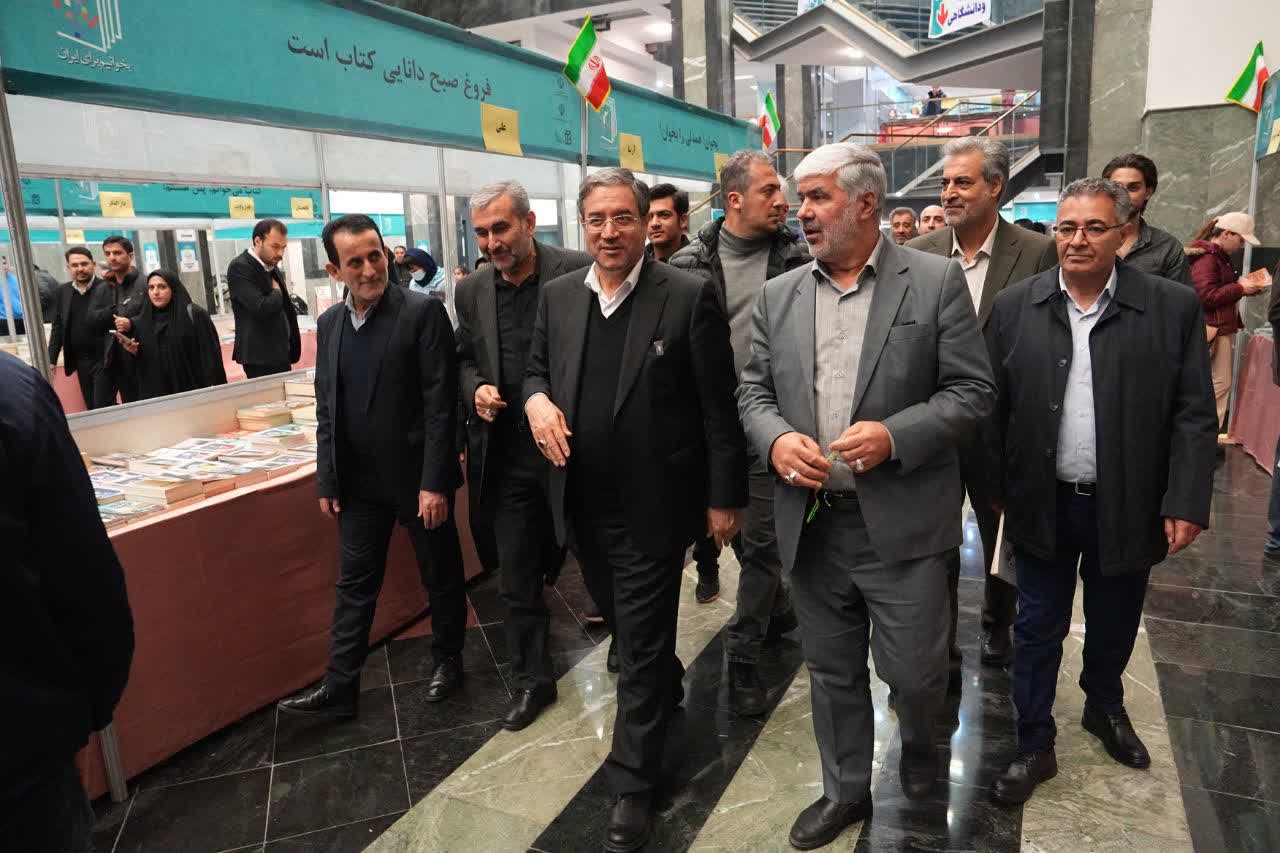 بازدید استاندار آذربایجان‌غربی از نمایشگاه سراسری کتاب ارومیه + تصاویر