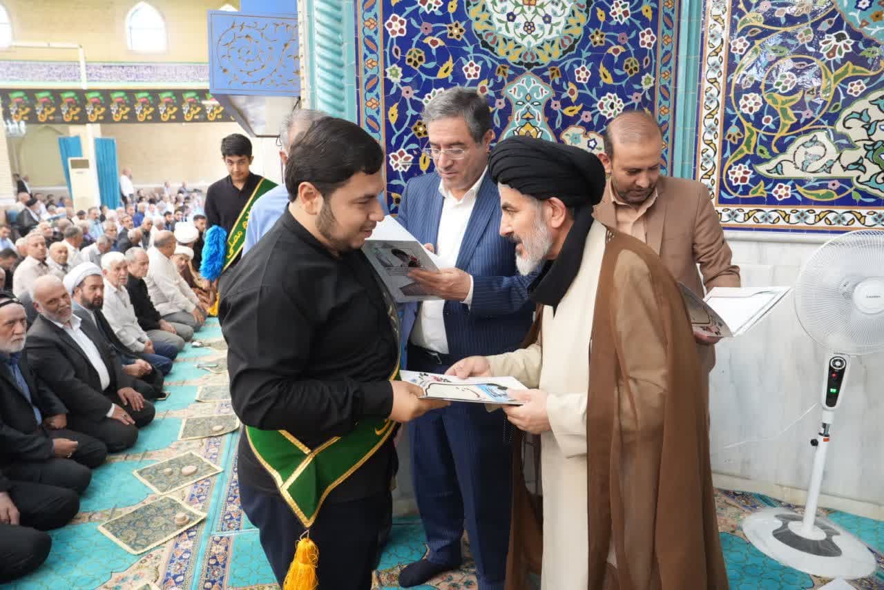 حضور استاندار آذربایجانغربی در آیین نماز جمعه ارومیه + تصاویر