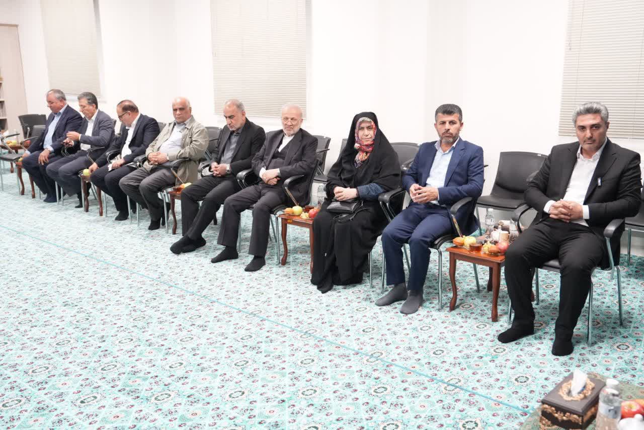 آلبوم تصویری / دیدار استاندار آذربایجانغربی و اعضای کمیسیون اقتصادی مجلس با نماینده ولی فقیه در استان