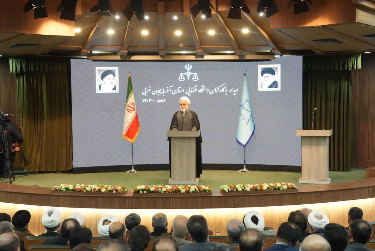 آلبوم تصویری / دیدار کارکنان دستگاه قضایی آذربایجان غربی با رئیس قوه قضاییه
