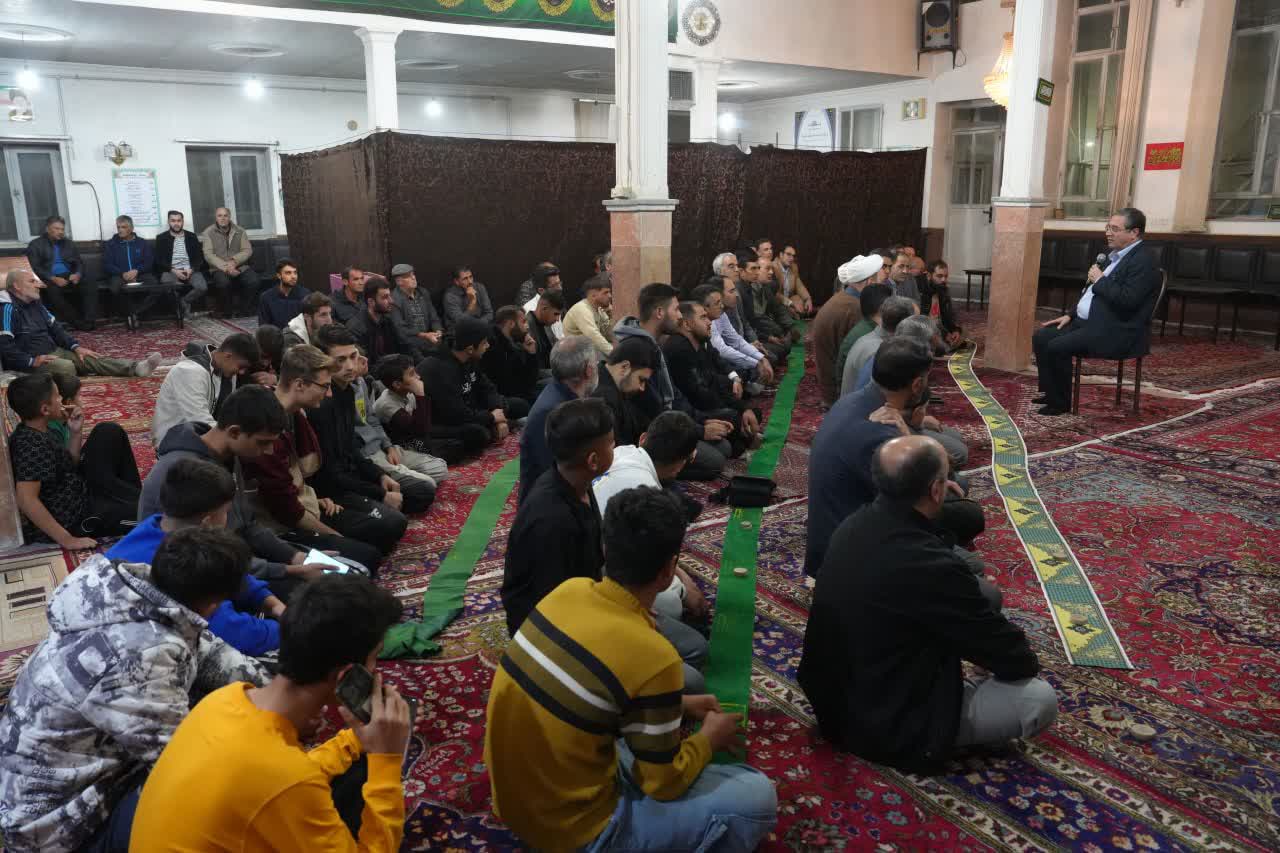 حضور استاندار آذربایجانغربی در جمع نمازگزاران مسجد علیاکبر ارومیه + تصاویر