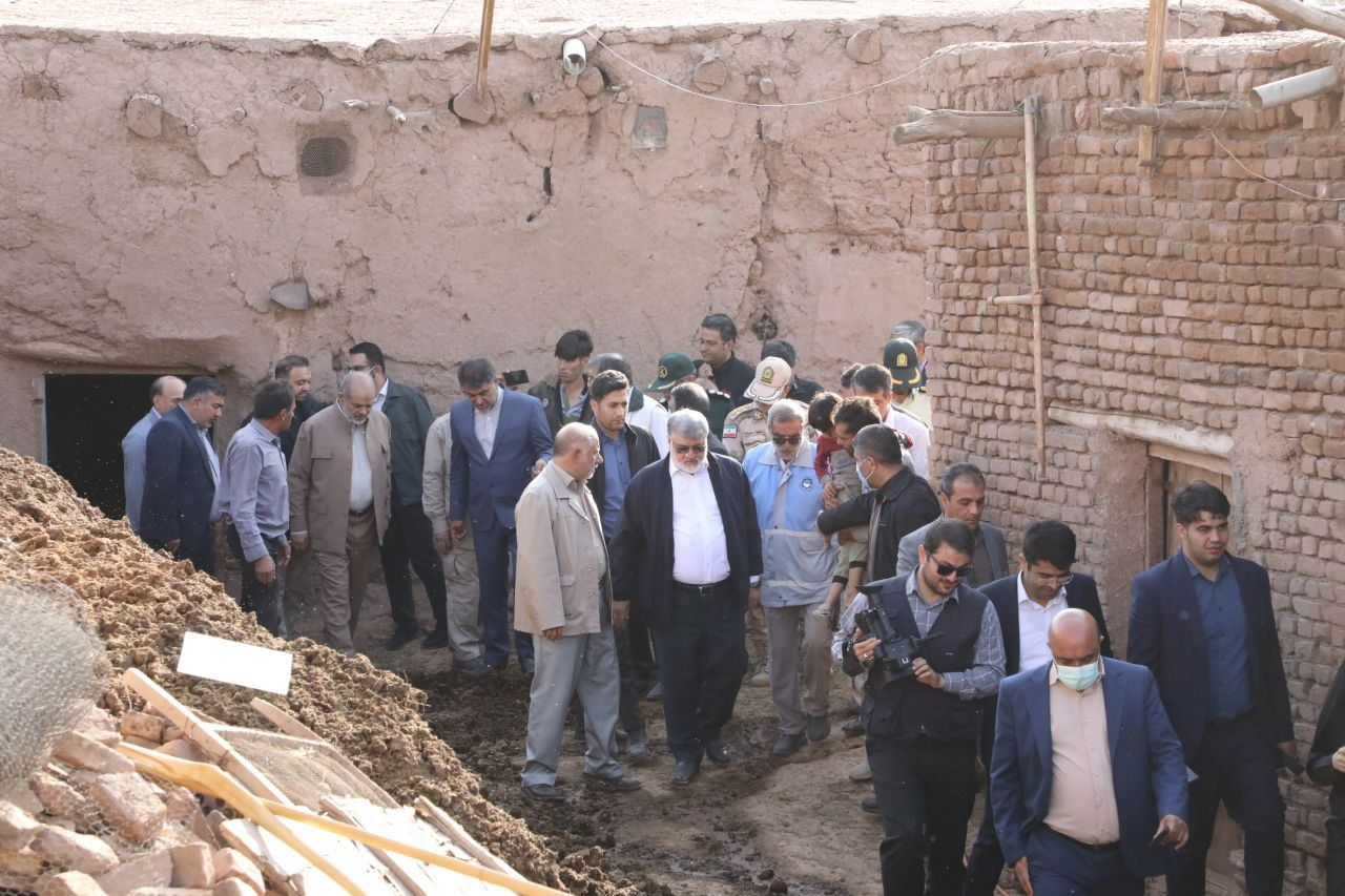 آلبوم تصویری / حضور وزیر کشور در مناطق زلزله زده شهرستان خوی