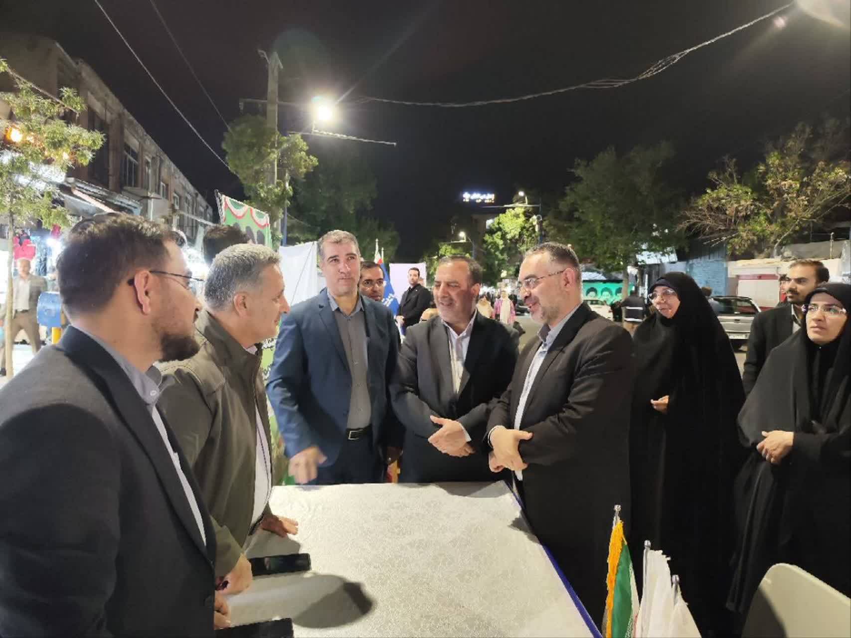 برپایی میز ارتباطات مردمی و اهتمام مدیران دستگاههای اجرایی بر خدمات رسانی به مردم ارومیه + تصاویر