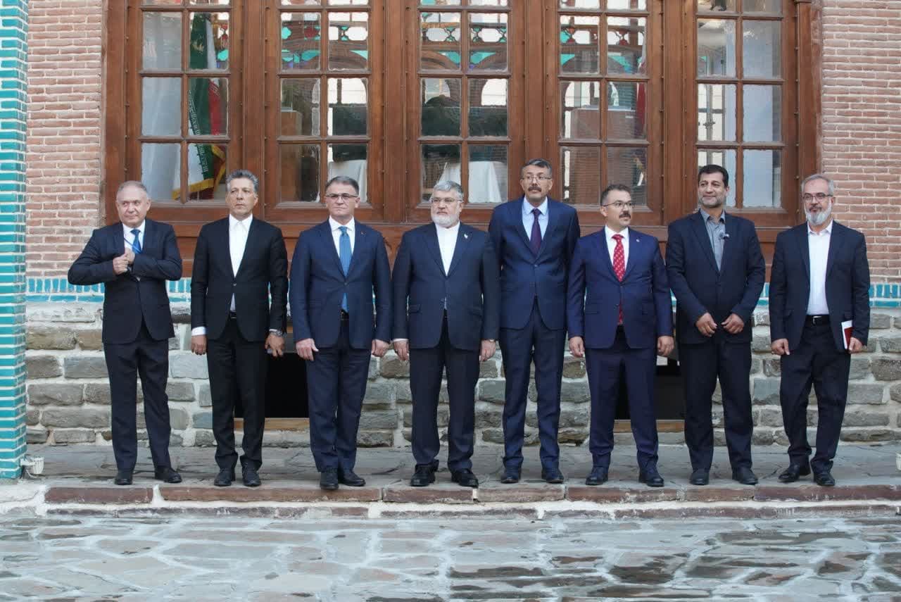 آلبوم تصویری / بازدید استاندار آذربایجان غربی به همراه استانداران هم مرز ترکیه از مدرسه هدایت ارومیه