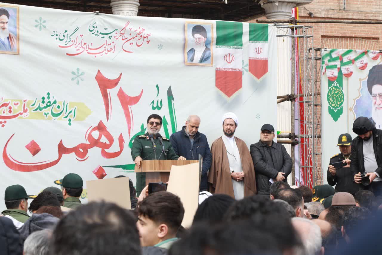 برگزاری باشکوه راهپیمایی 22 بهمن در ارومیه + تصاویر