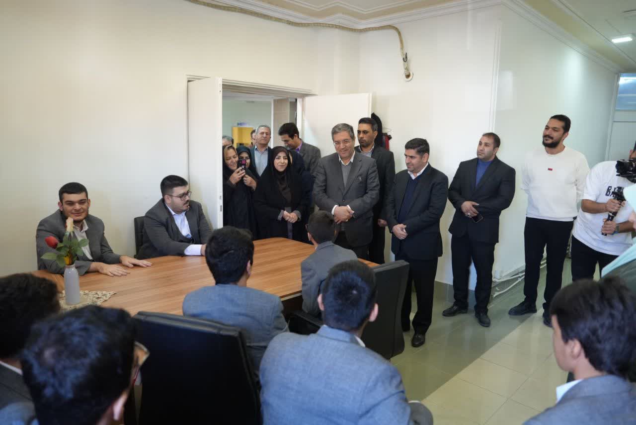 بازدید استاندار آذربایجانغربی از بخشهای مختلف کتابخانه مرکزی ارومیه + تصاویر