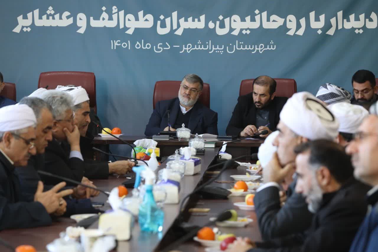 آلبوم تصویری / دیدار استاندار آذربایجانغربی با جمعی از روحانیون، سران طوایف و عشایر شهرستان پیرانشهر