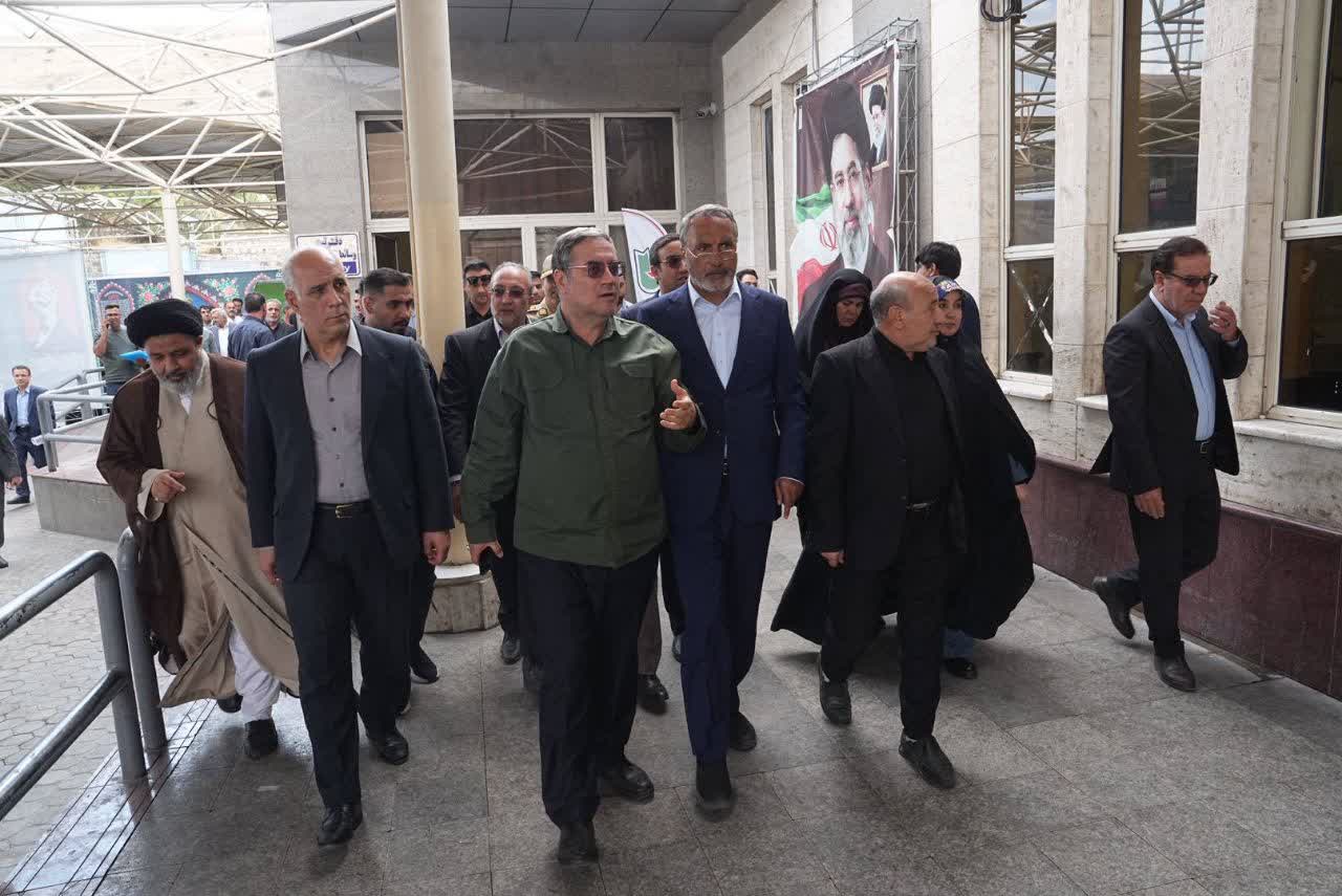 بازدید استاندار آذربایجانغربی و هیئت رئیسه کمیسیون عمران مجلس از گمرک و پایانه مرزی بازرگان + تصاویر