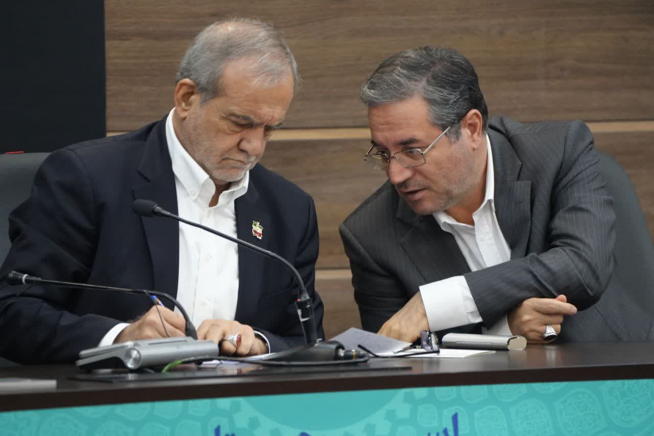 آلبوم تصویری / برگزاری نشست فرهیختگان و فعالان سیاسی، اجتماعی و فرهنگی آذربایجانغربی