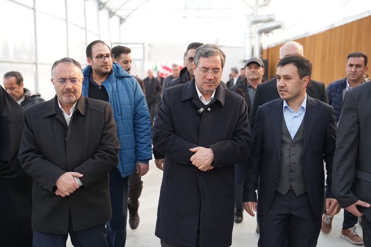 بهرهبرداری از گلخانه هیدروپونیک توتفرنگی در ارومیه + تصاویر