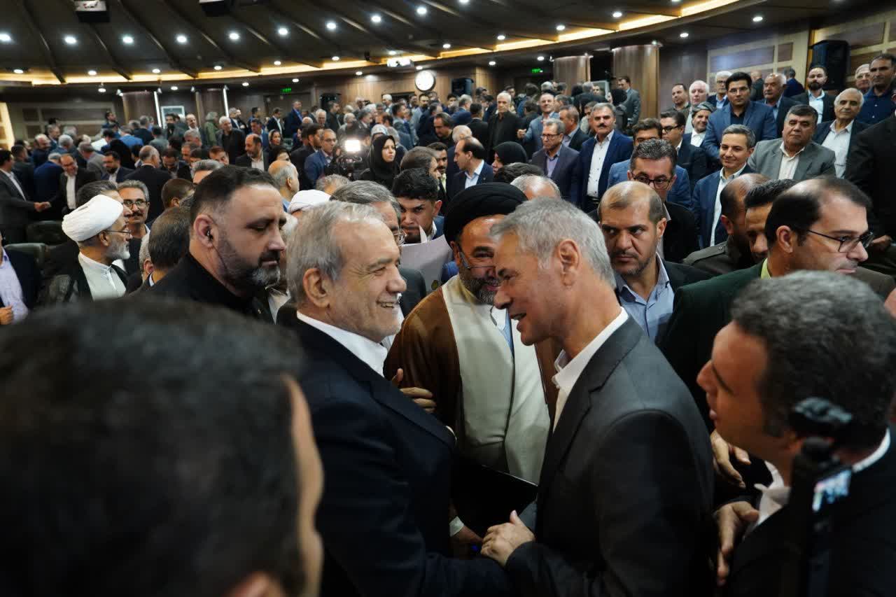 آلبوم تصویری / نشست رئیسجمهور پزشکیان با سرمایهگذاران و فعالان اقتصادی آذربایجانغربی