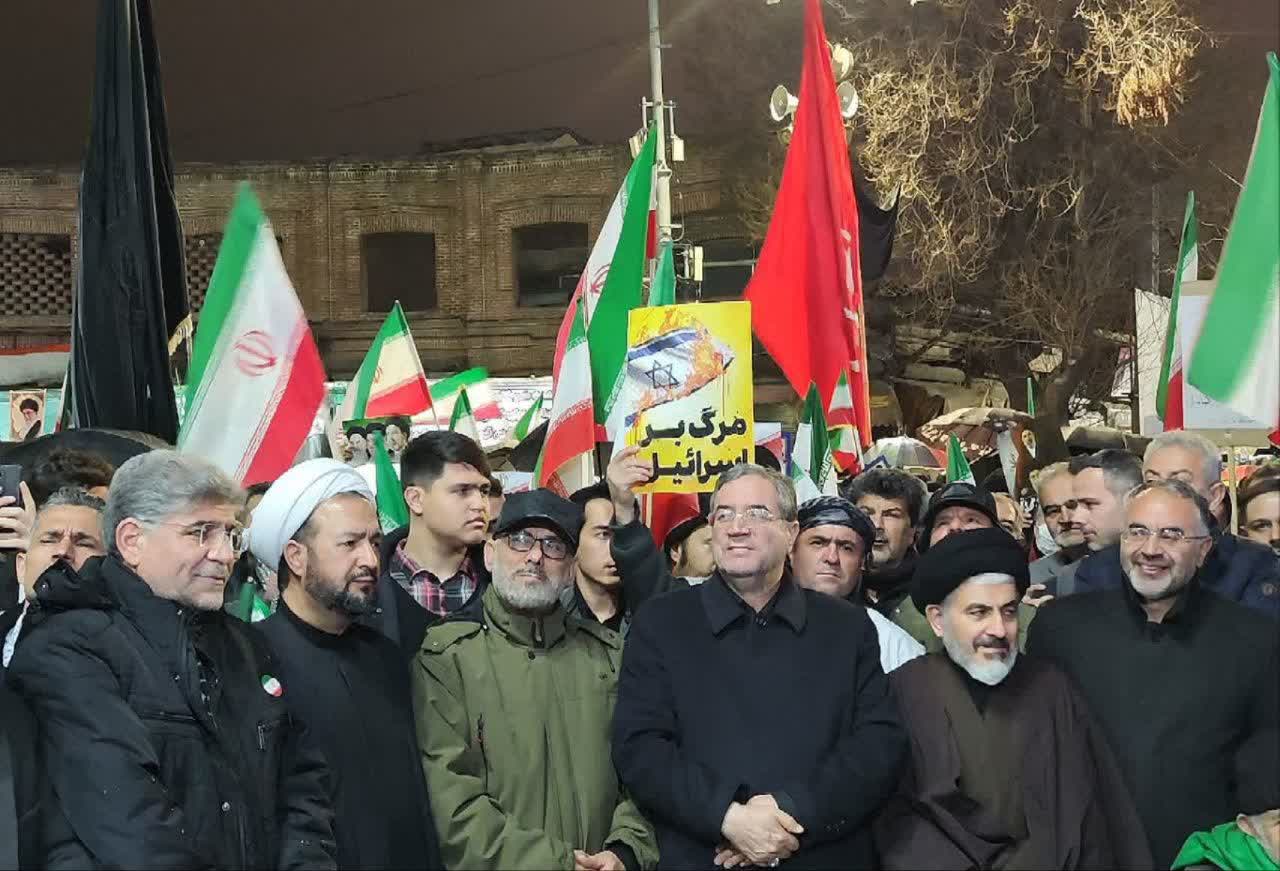 تداوم برگزاری تجمعات شبانه مردم و مسئولان در ارومیه + تصاویر