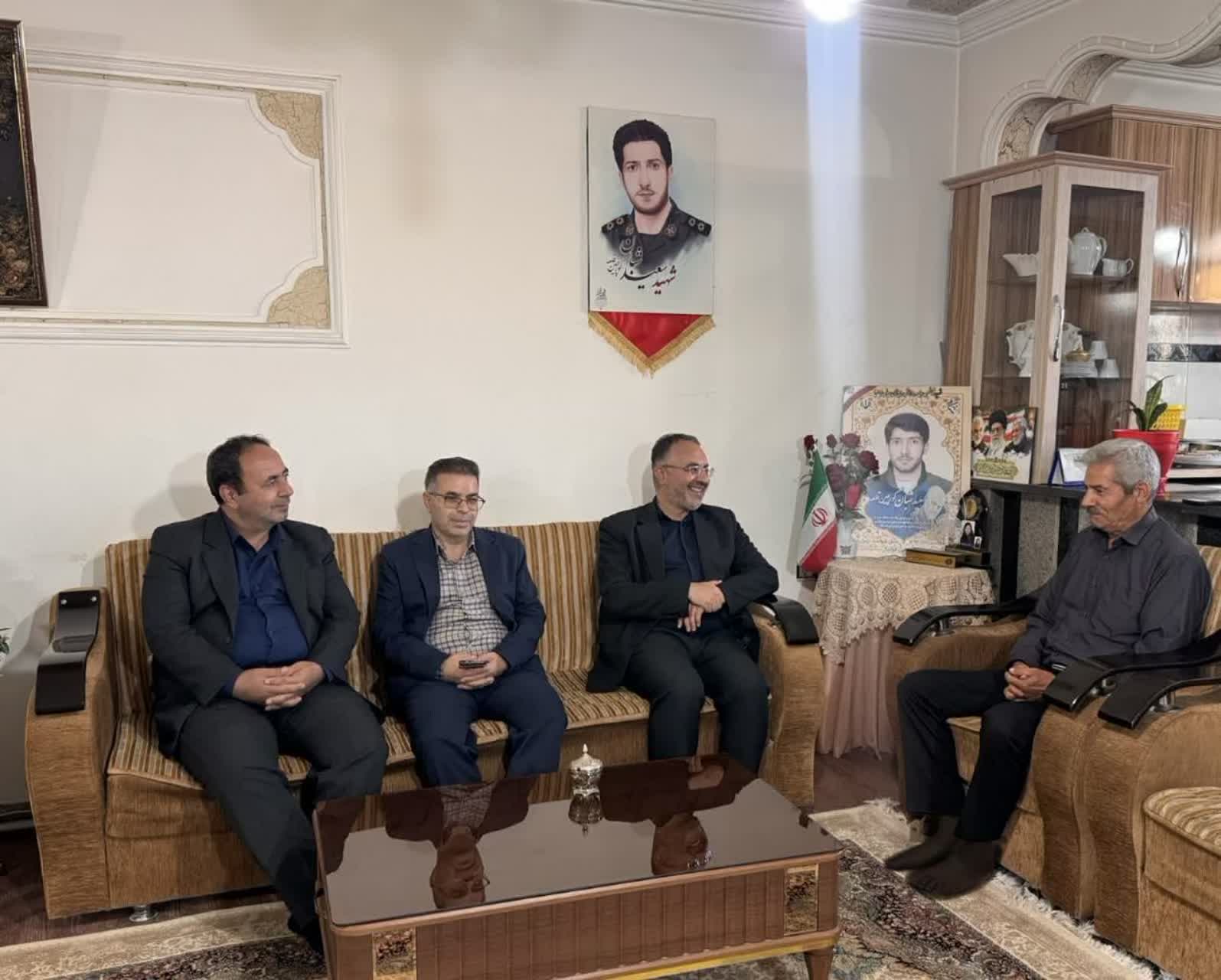 دیدار معاون سیاسی استاندار آذربایجانغربی با خانواده شهدای مدافع حرم