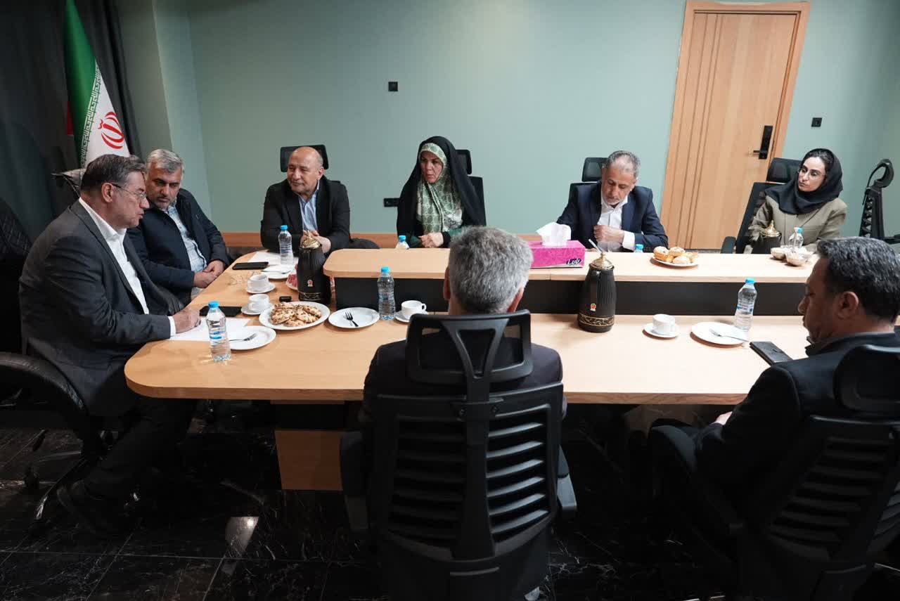 برگزاری نشست راهبردی استاندار آذربایجان‌غربی و معاون وزیر امور خارجه در مرز بازرگان + تصاویر