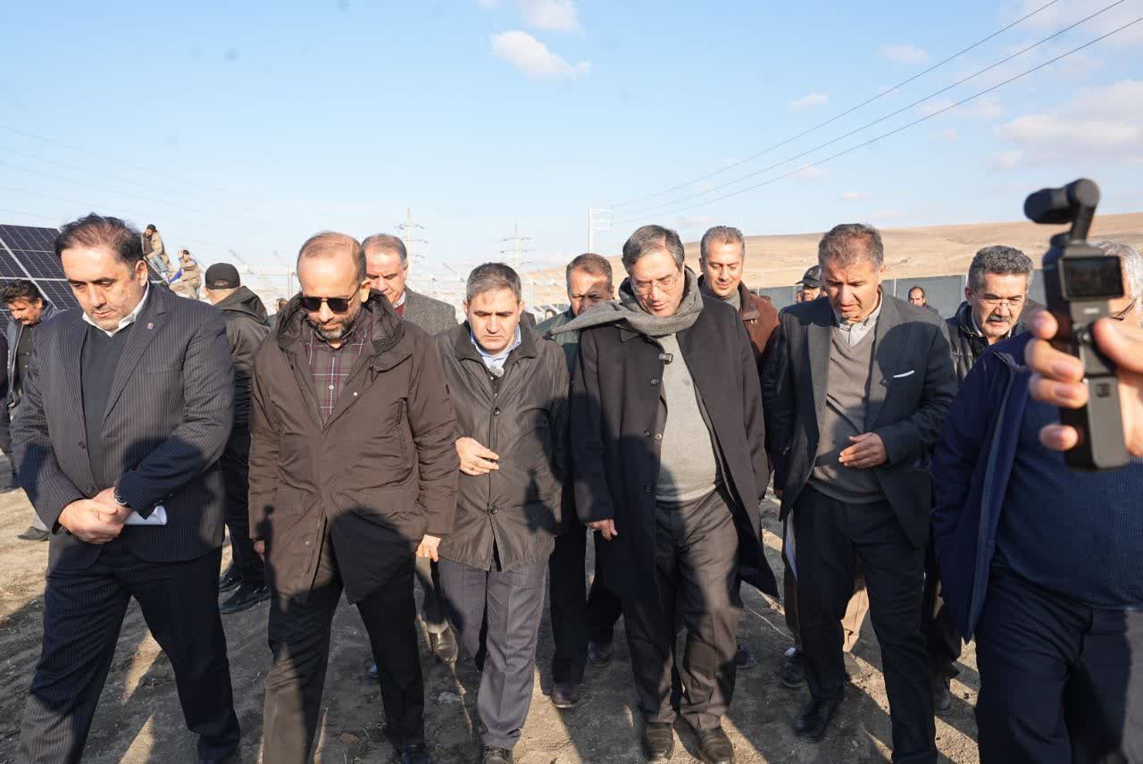 بازدید استاندار آذربایجان‌غربی از نیروگاه برق خورشیدی کارخانه سیمان کاوان بوکان + تصاویر