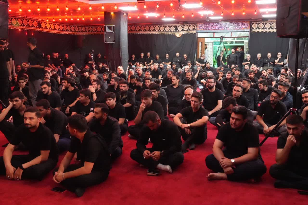 برگزاری آیین معنوی عزاداری شب عاشورای حسینی در حسینیه عاشقان ولایت ارومیه + تصاویر