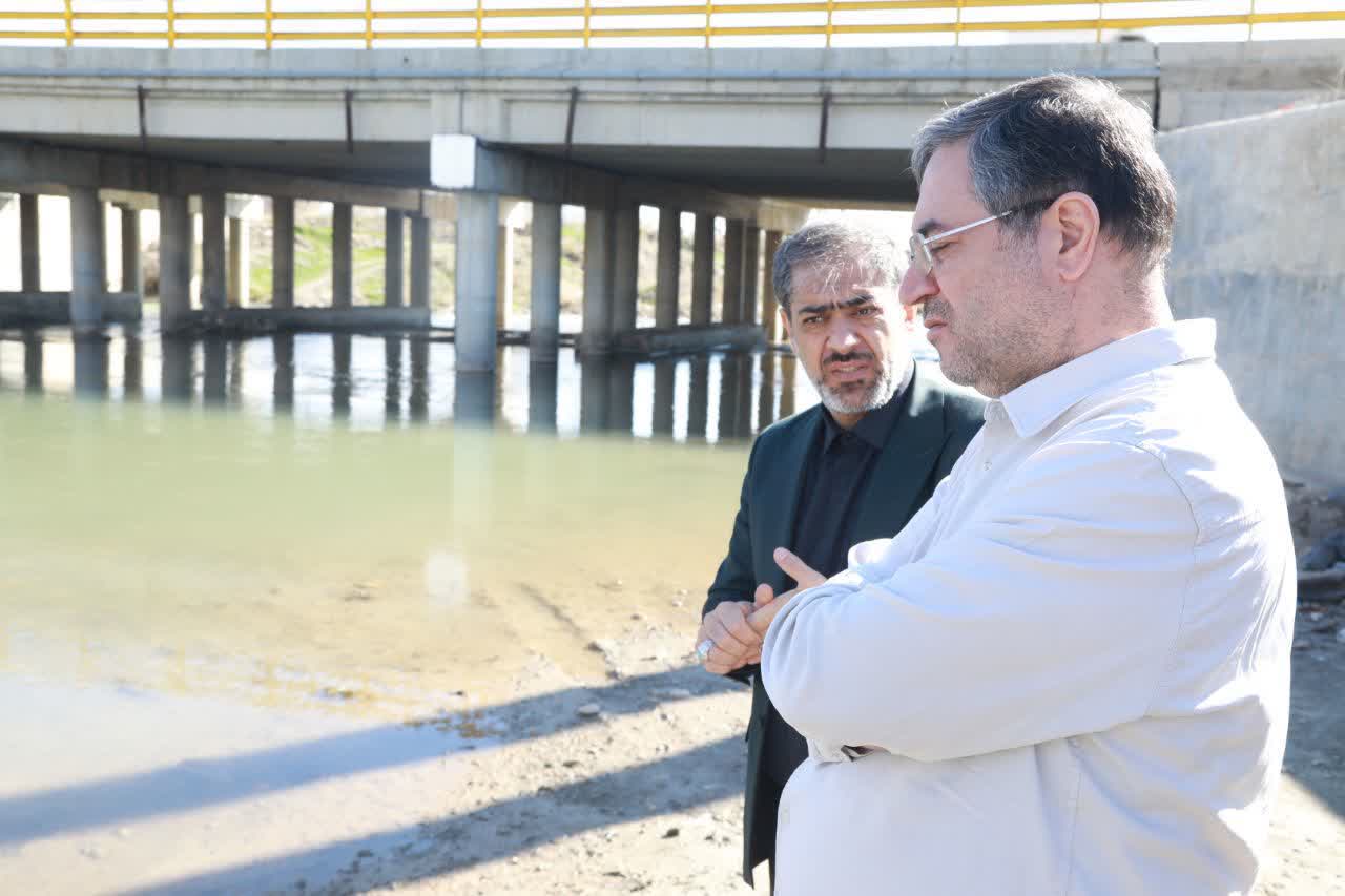 حضور میدانی و بازدید استاندار آذربایجان‌غربی از جریان انتقال آب از رودخانه‌های حوضه آبریز به دریاچه ارومیه + تصاویر