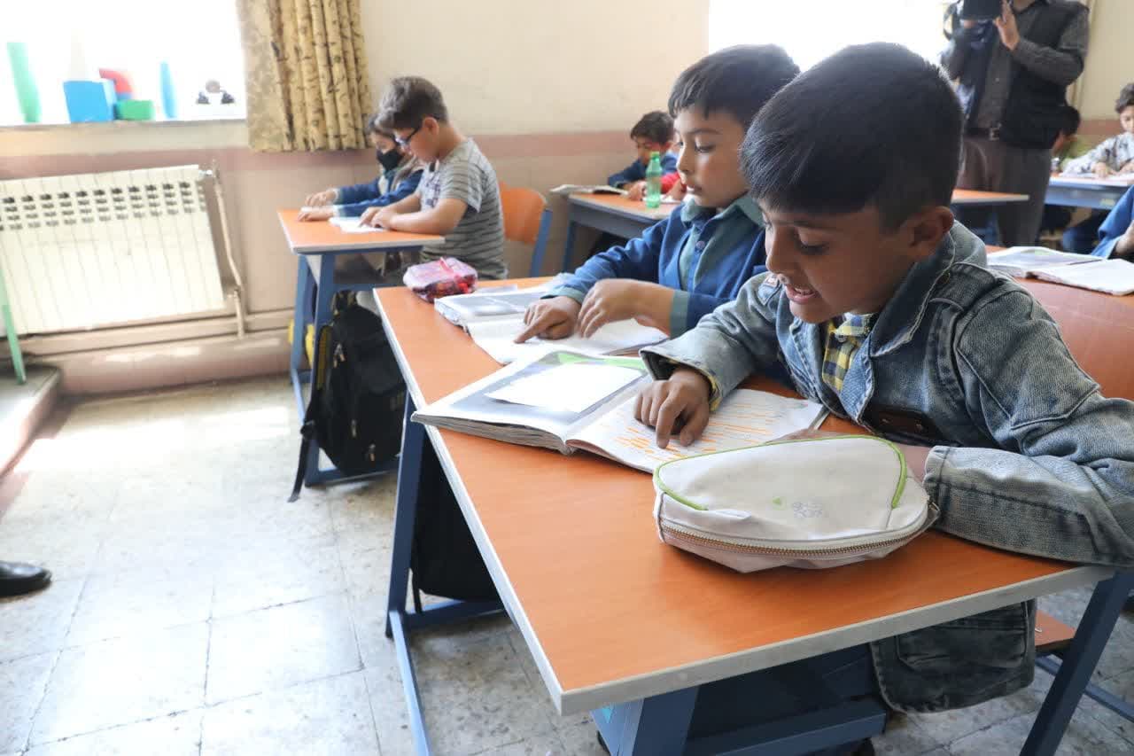 آلبوم تصویری / حضور استاندار آذربایجانغربی در جمع معلمان مدرسه شهید عبدیلی