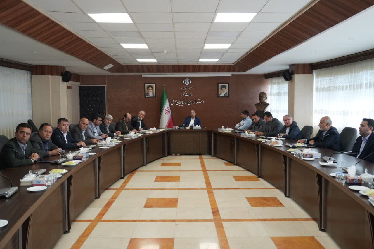 برگزاری جلسه کمیسیون ماده 5 آذربایجانغربی + تصاویر