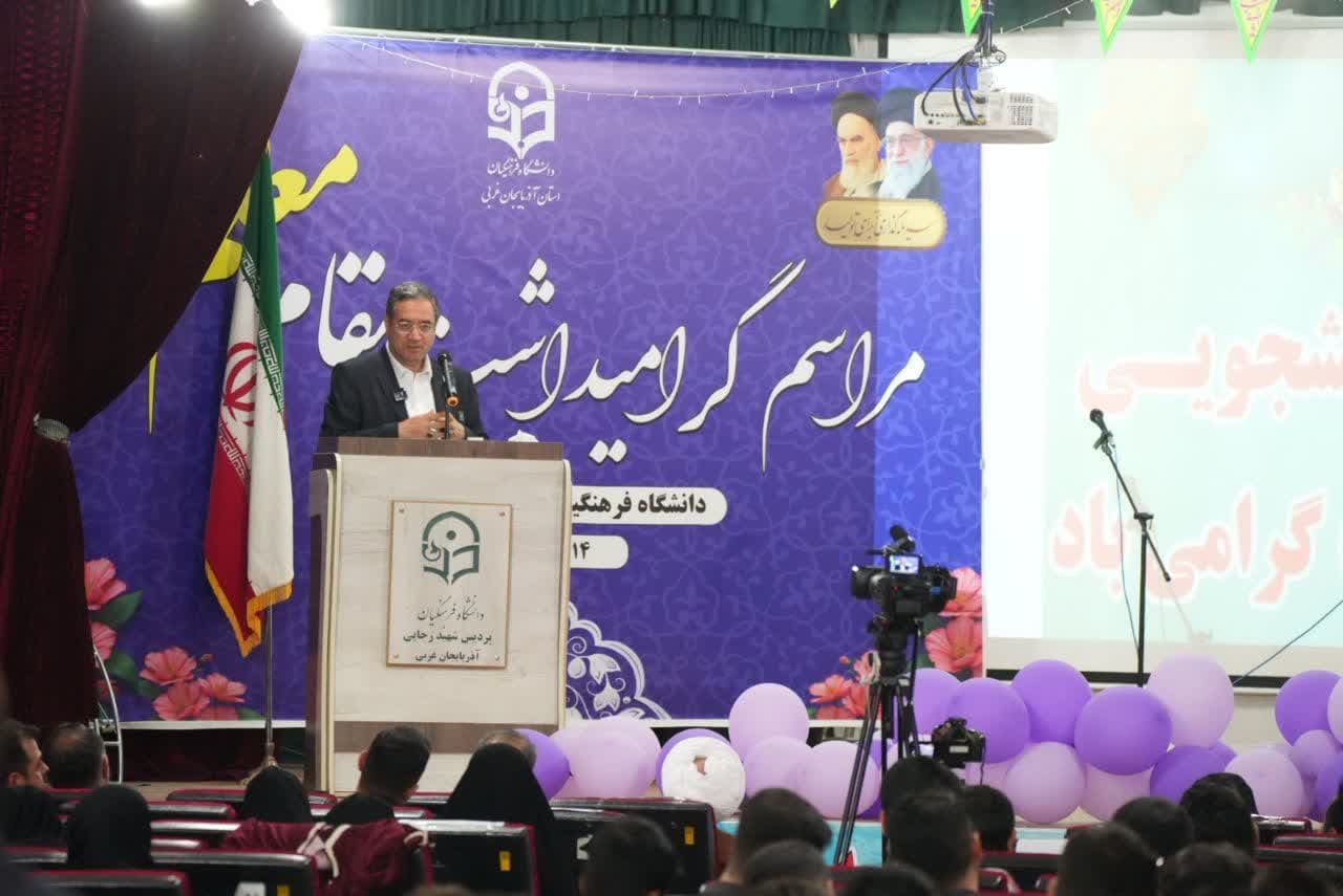 آلبوم تصویری / حضور استاندار آذربایجانغربی در آیین گرامیداشت مقام معلم در دانشگاه فرهنگیان