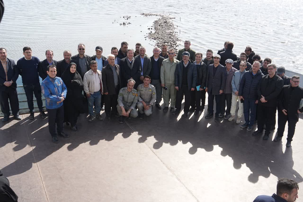 بازدید استاندار آذربایجان‌غربی از دریاچه ارومیه + تصاویر