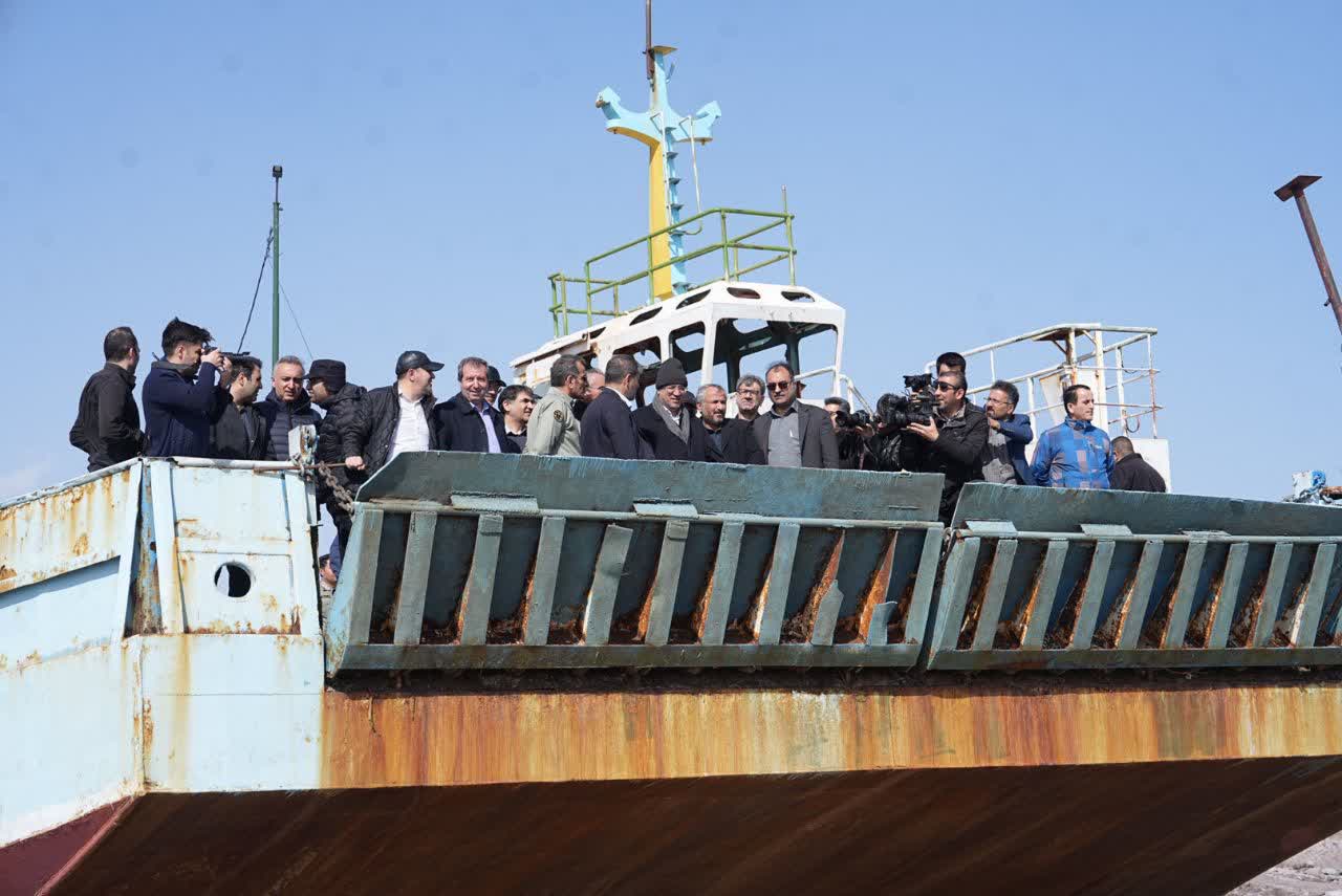 بازدید استاندار آذربایجان‌غربی از دریاچه ارومیه + تصاویر