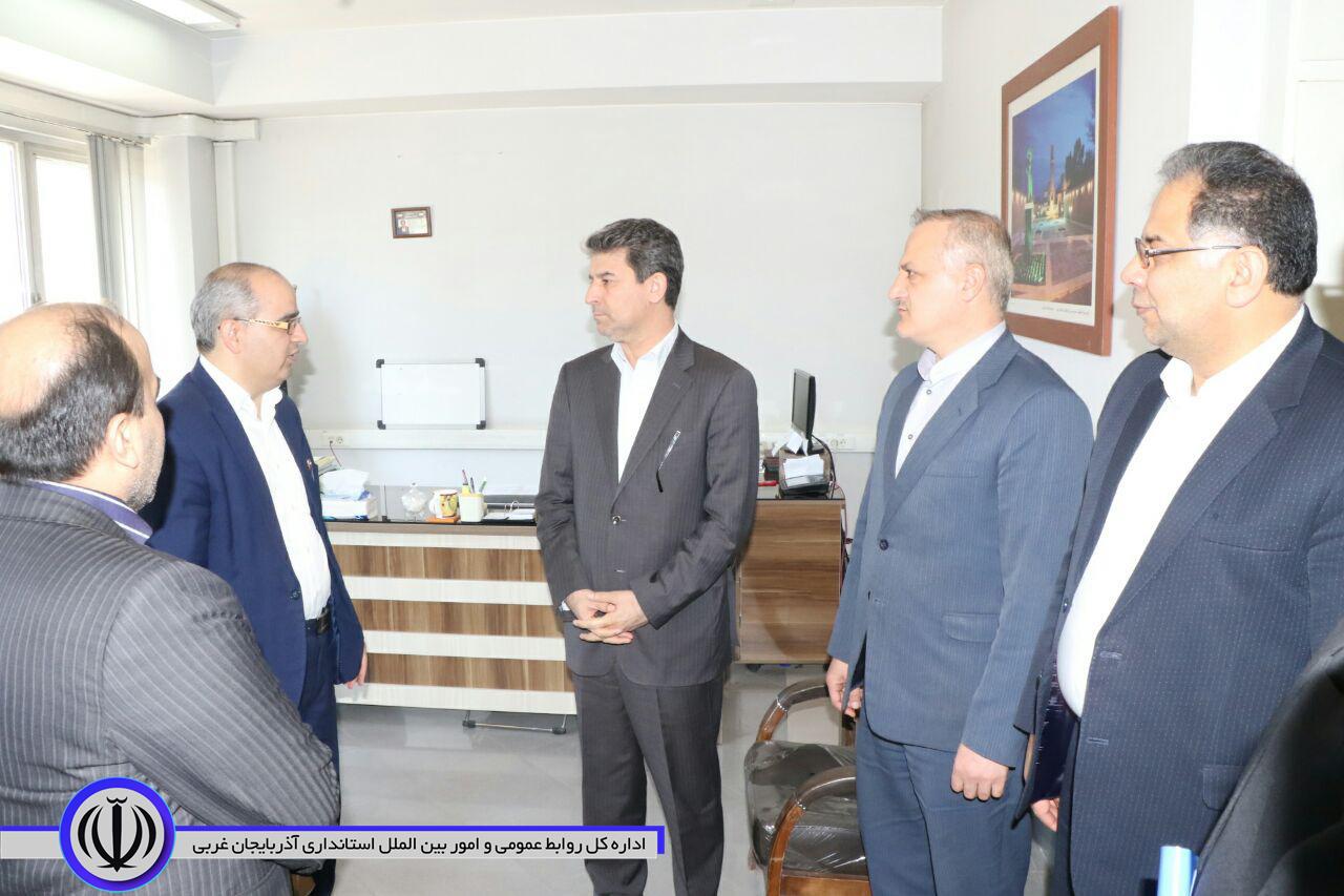بازدید استاندار آذربایجان غربی از اداره کل امور اقتصادی و دارایی و خزانه معین استان