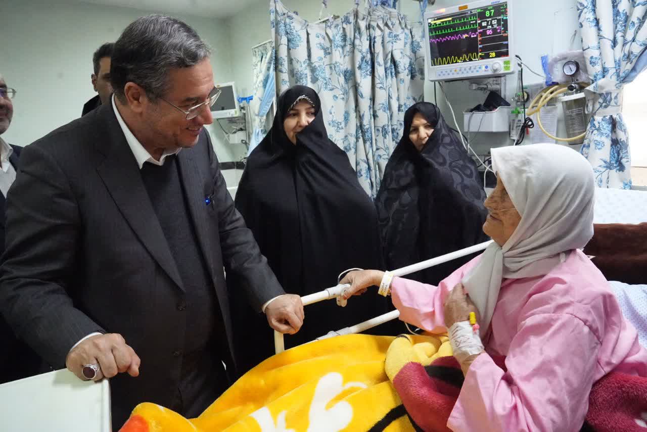 عیادت استاندار آذربایجان‌غربی از مادر شهیدان ورمزیار در سلماس + تصاویر