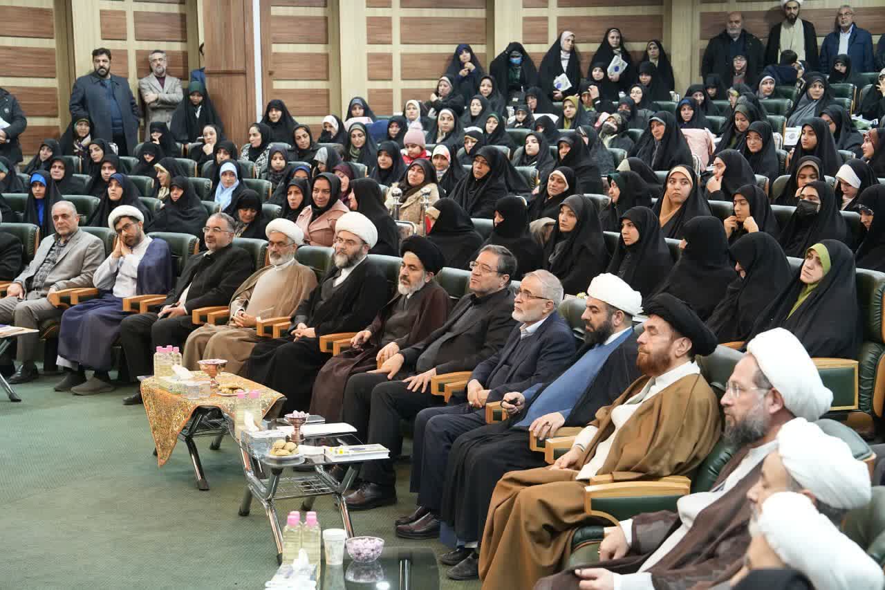 برگزاری آیین تبیین طرح زندگی با آیهها و رونمایی از 10 هزار جلد قرآن کریم در ارومیه + تصاویر