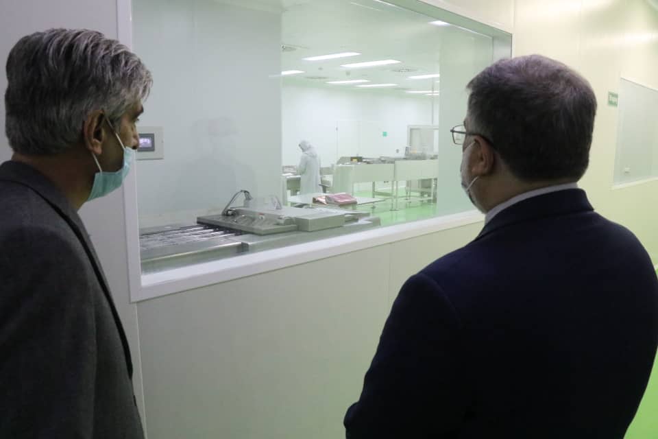 بازدید محمدصادق معتمدیان، استاندار آذربایجان غربی از شرکت دستکش حریر ایران در ارومیه