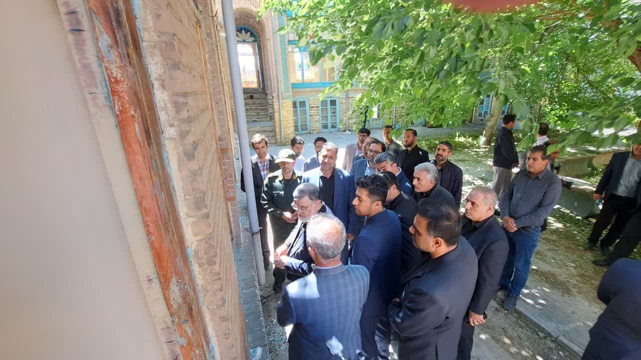 بازدید استاندار آذربایجان غربی از روند مرمت و بازسازی خانه انصاری ارومیه + تصاویر