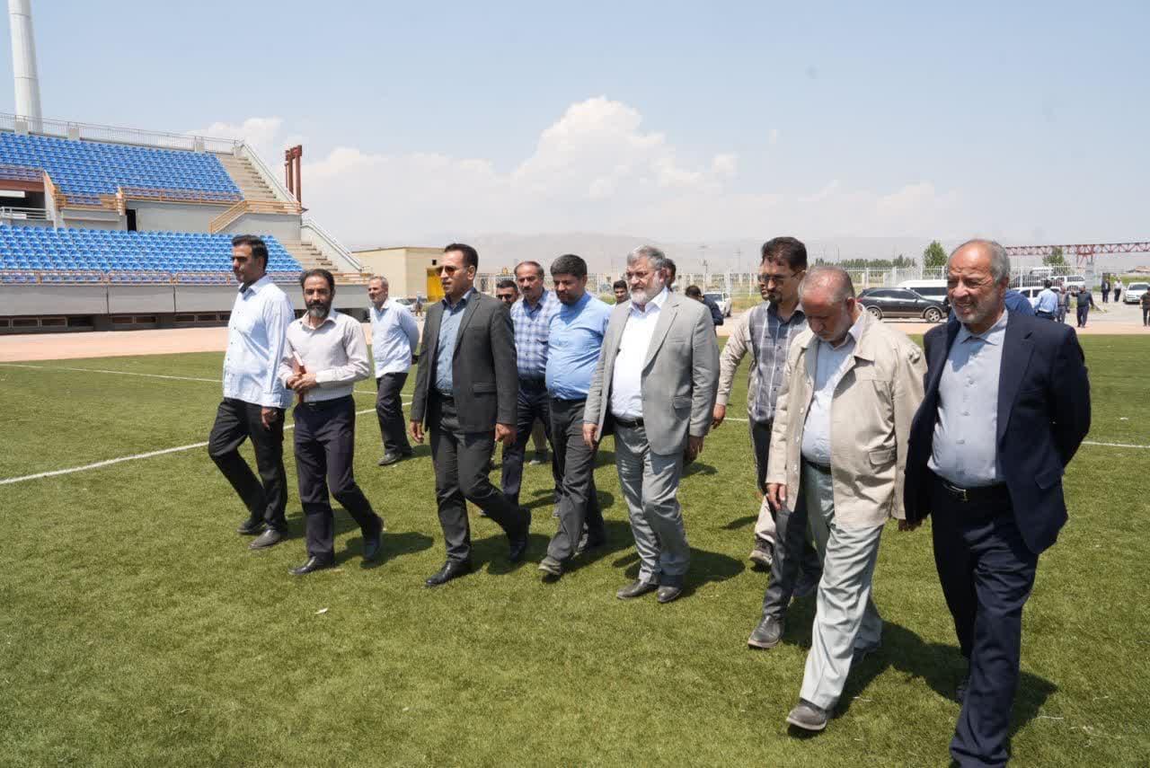 بازدید استاندار آذربایجانغربی از استادیوم 5 هزار نفری سلماس + تصاویر