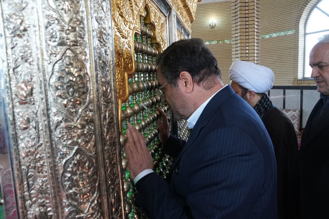 حضور استاندار آذربایجان‌غربی در آستان مقدس امامزاده سیدتاج‌الدین خوی + تصاویر
