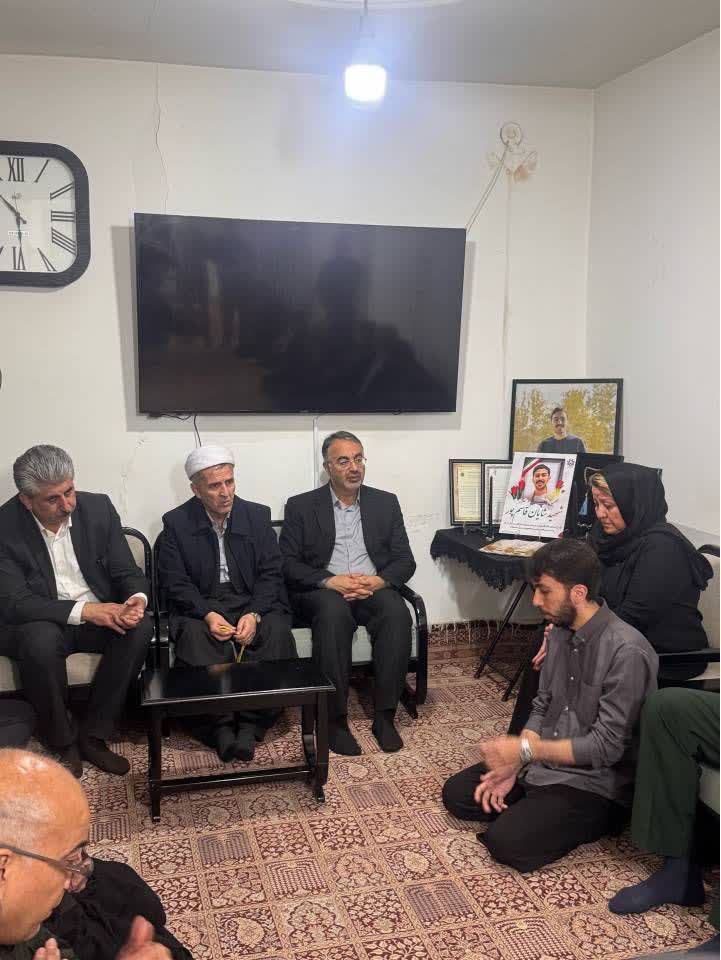 سفر معاون استاندار آذربایجان غربی به شهرستان مهاباد و دیدار با خانواده شهید قاسم پور
