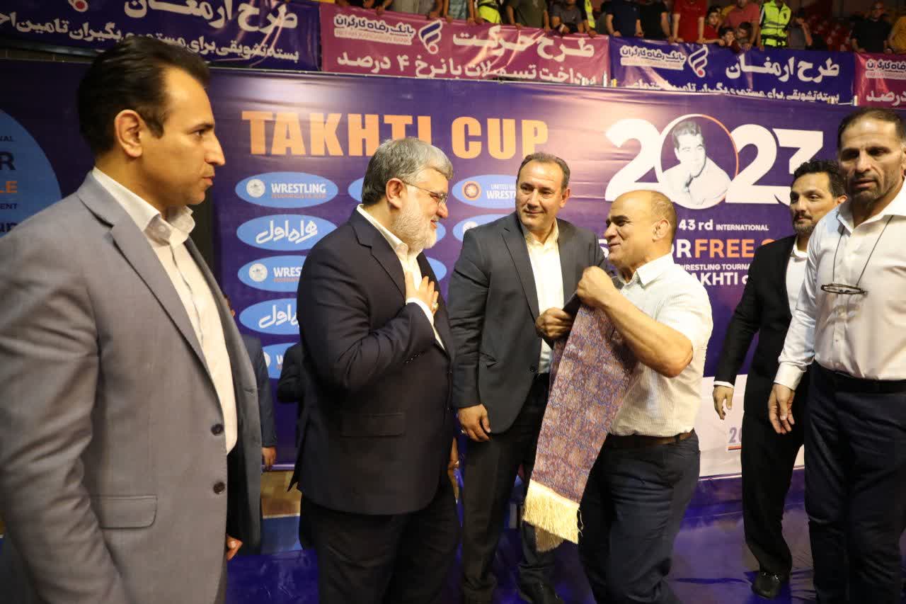 اهدای شال پهلوانی به استاندار آذربایجانغربی + تصاویر