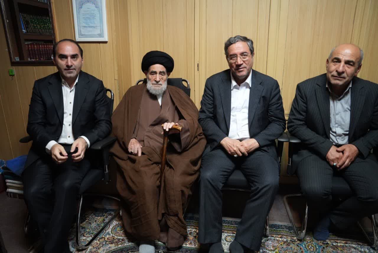 اقامه نماز ظهر و بازدید استاندار آذربایجانغربی از مسجد جامع ارومیه + تصاویر